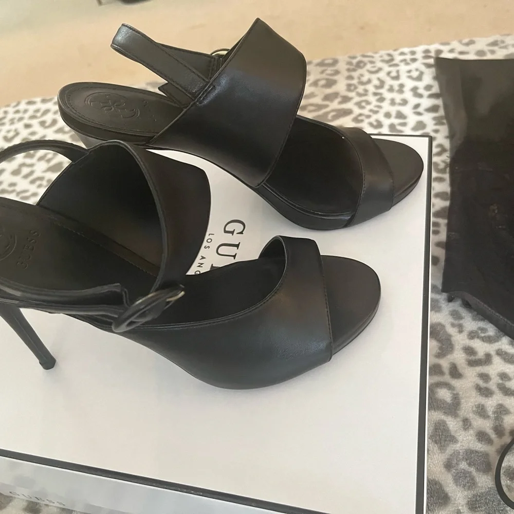 BLACK GUESS HEELS 9.5 M - Picture 3 of 11